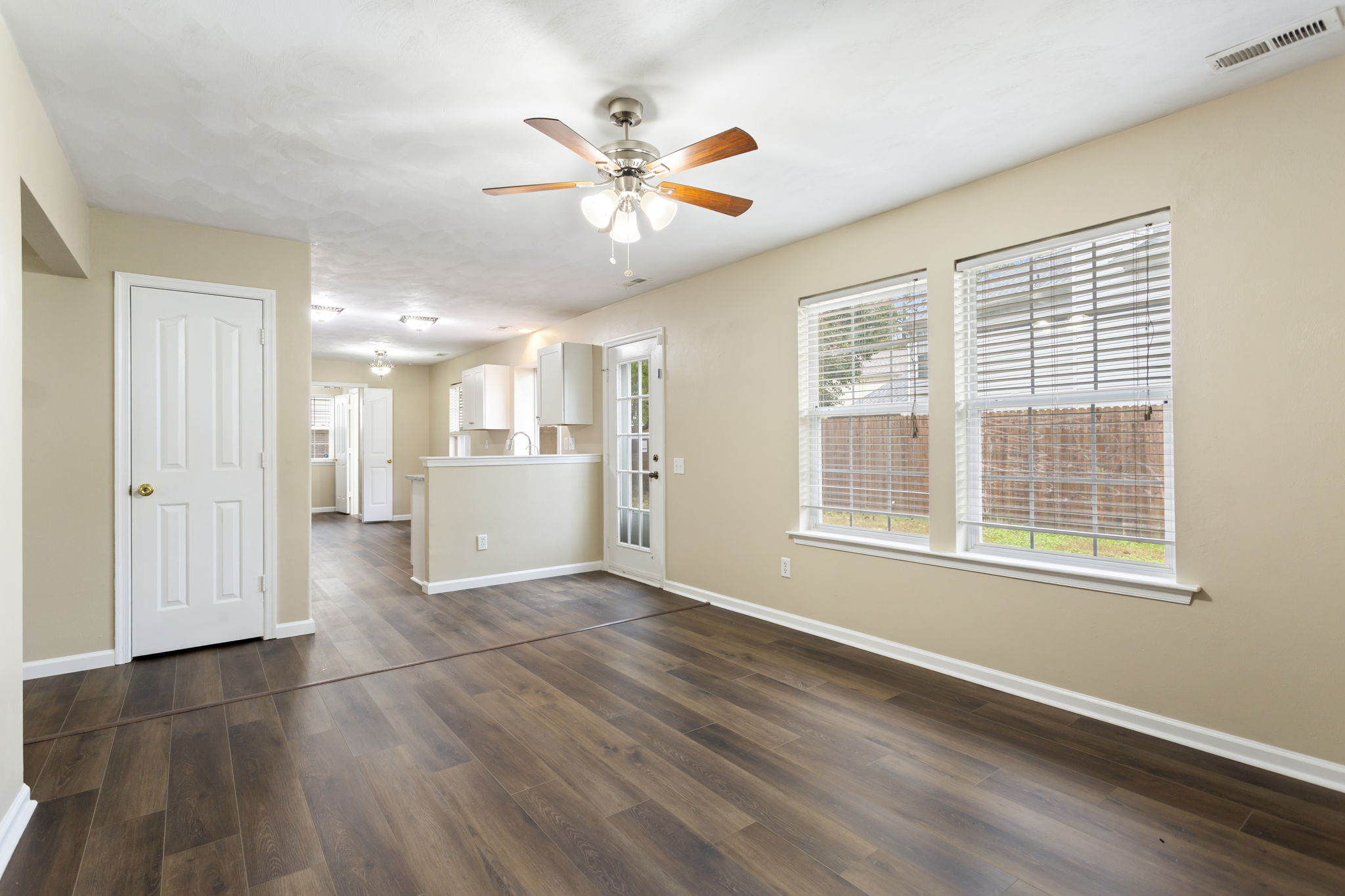 Bright and welcoming living room.