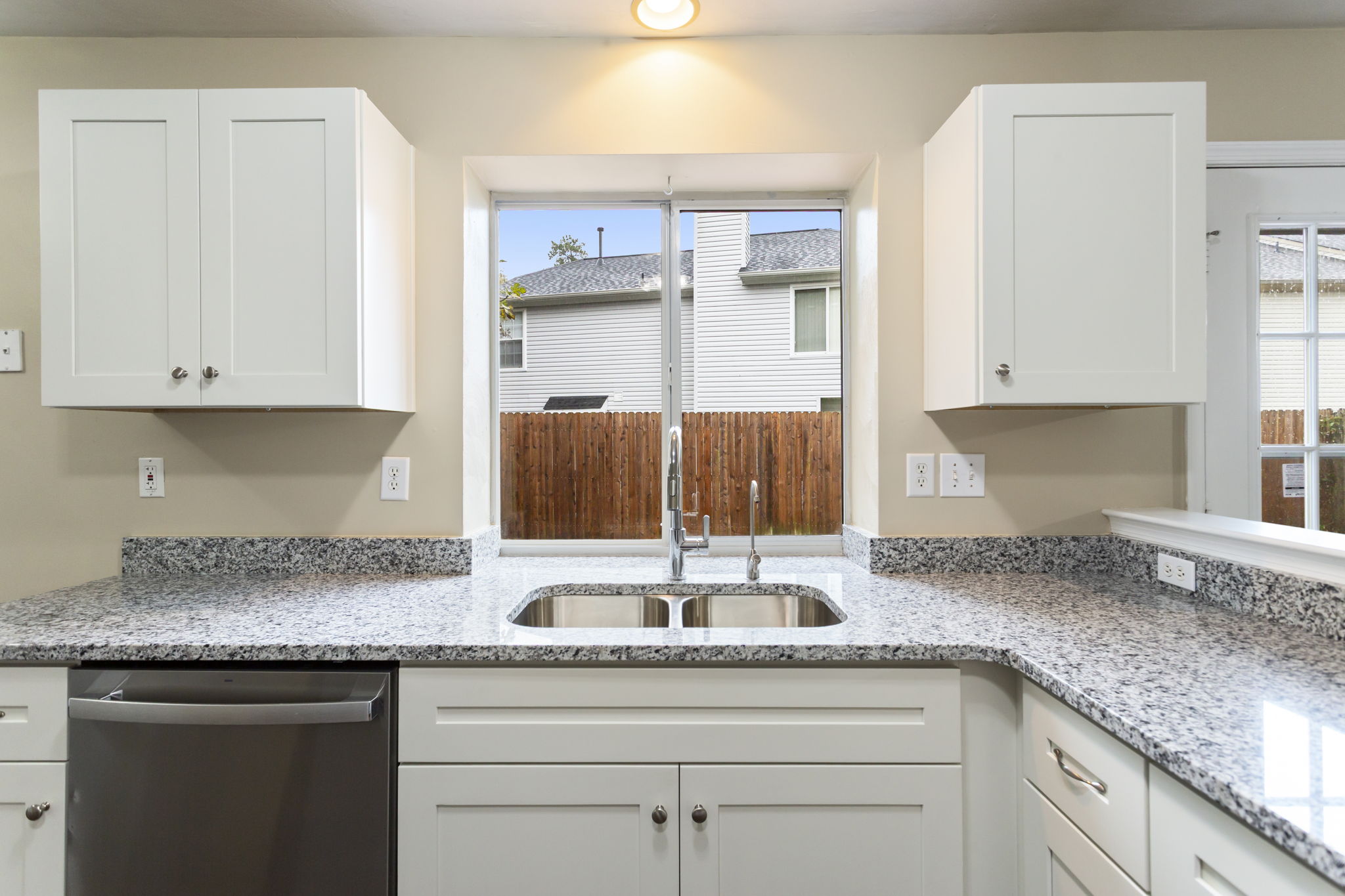 Modern kitchen with flow.