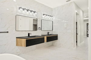Primary Bathroom 3-r