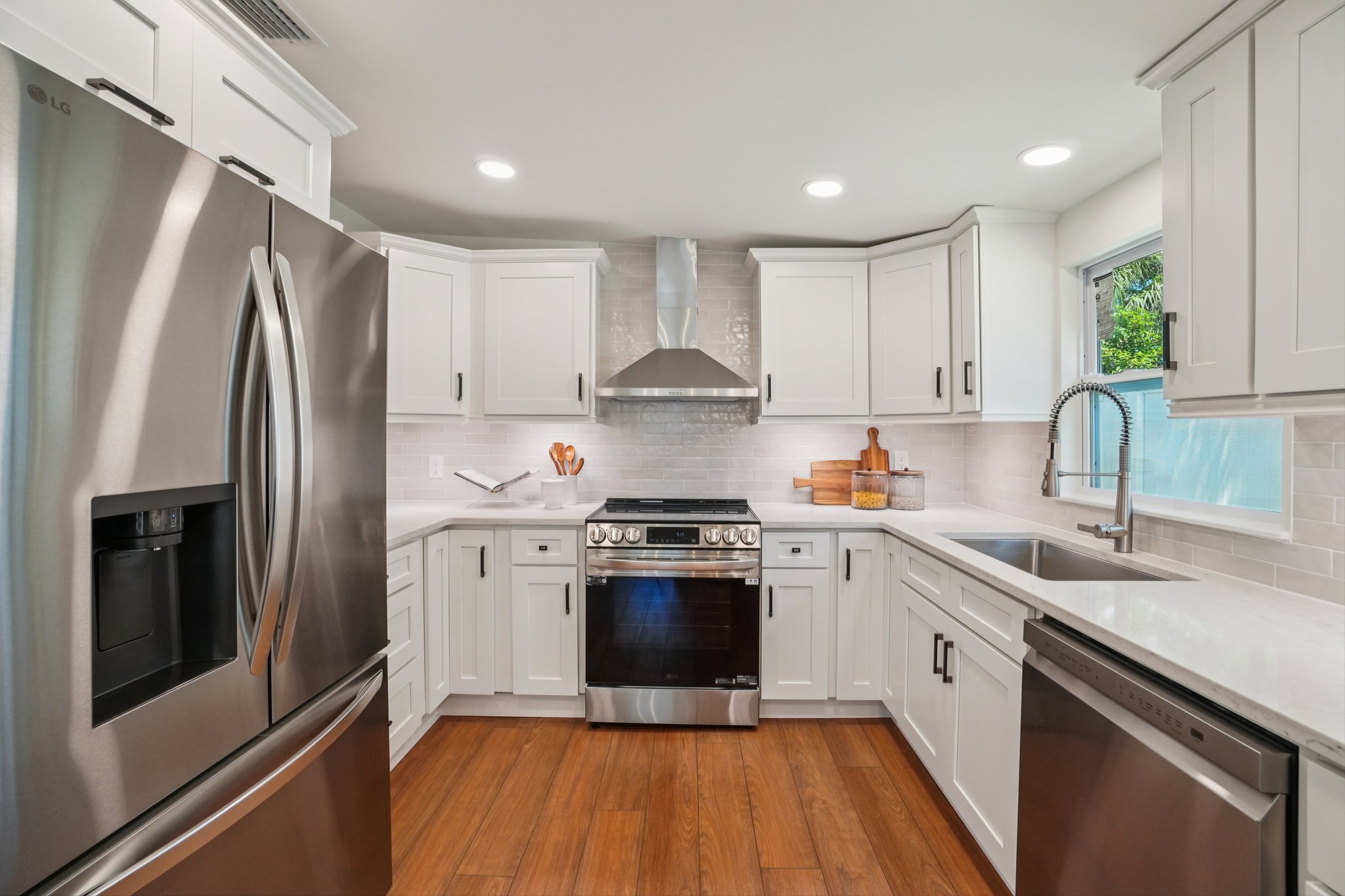 W La Salle St-S1704-017.jpg