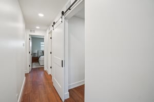 W La Salle St-S1704-020.jpg