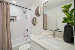 W La Salle St-S1704-022.jpg