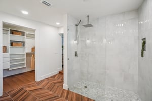 W La Salle St-S1704-027.jpg