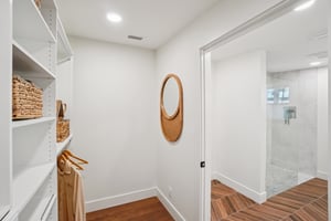 W La Salle St-S1704-030.jpg