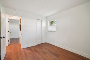 W La Salle St-S1704-033.jpg