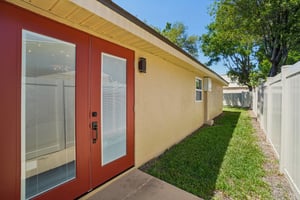 W La Salle St-S1704-037.jpg