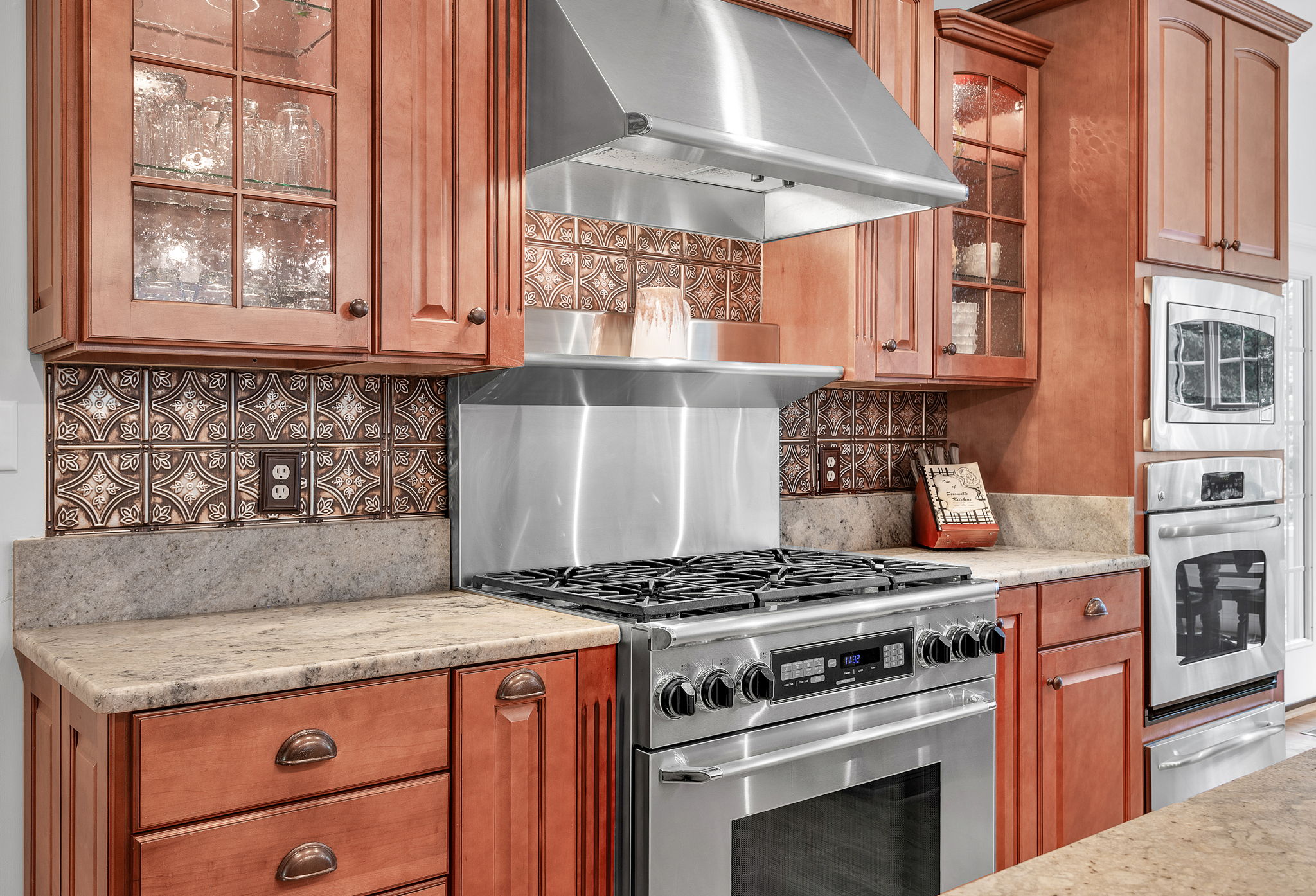 19-Kitchen Range