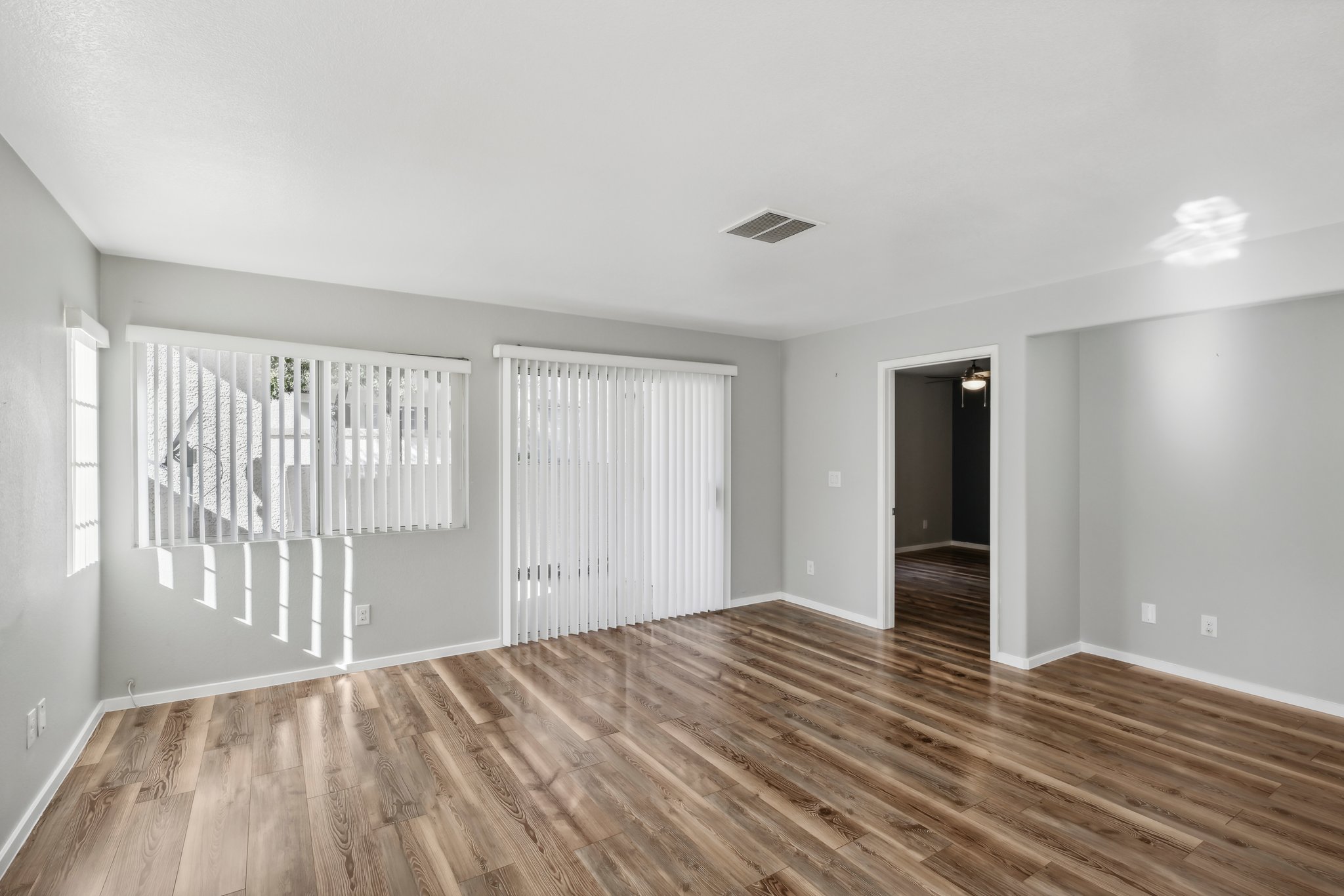 N Buffalo Dr 1133-002.jpg