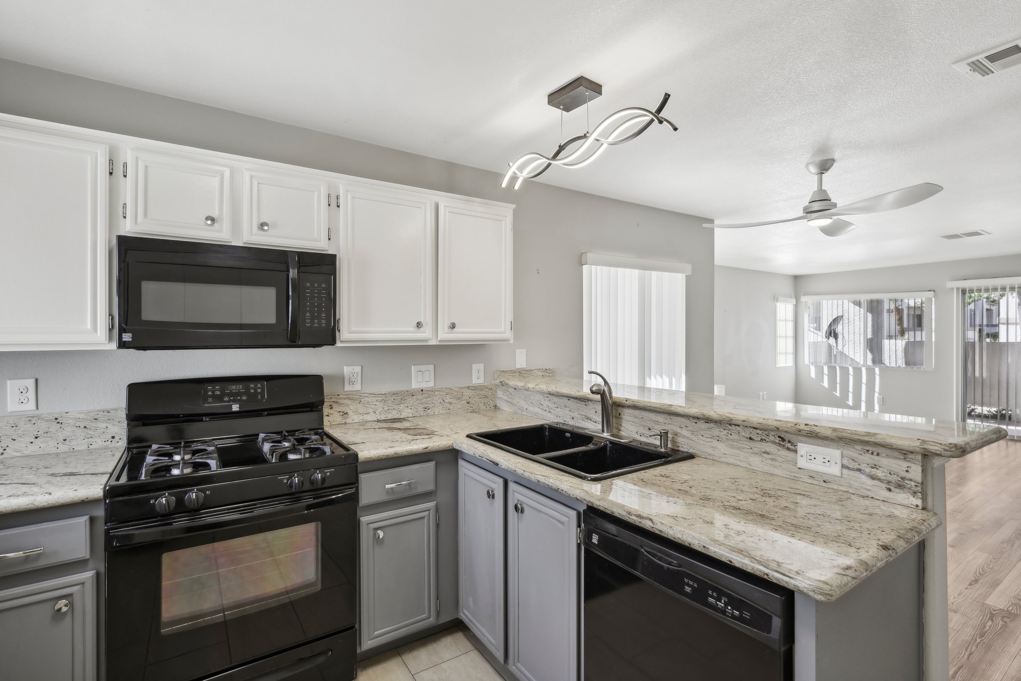 N Buffalo Dr 1133-007.jpg