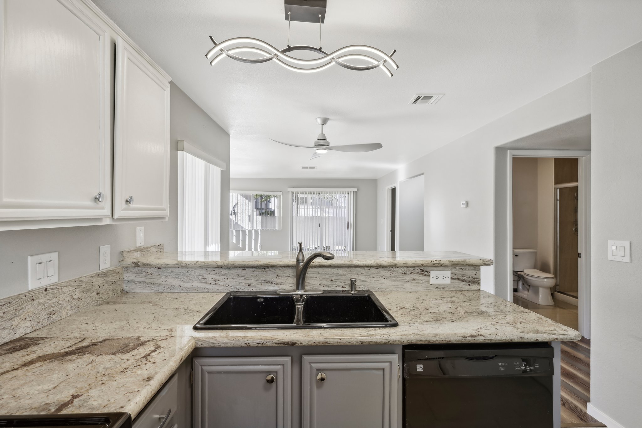N Buffalo Dr 1133-008.jpg