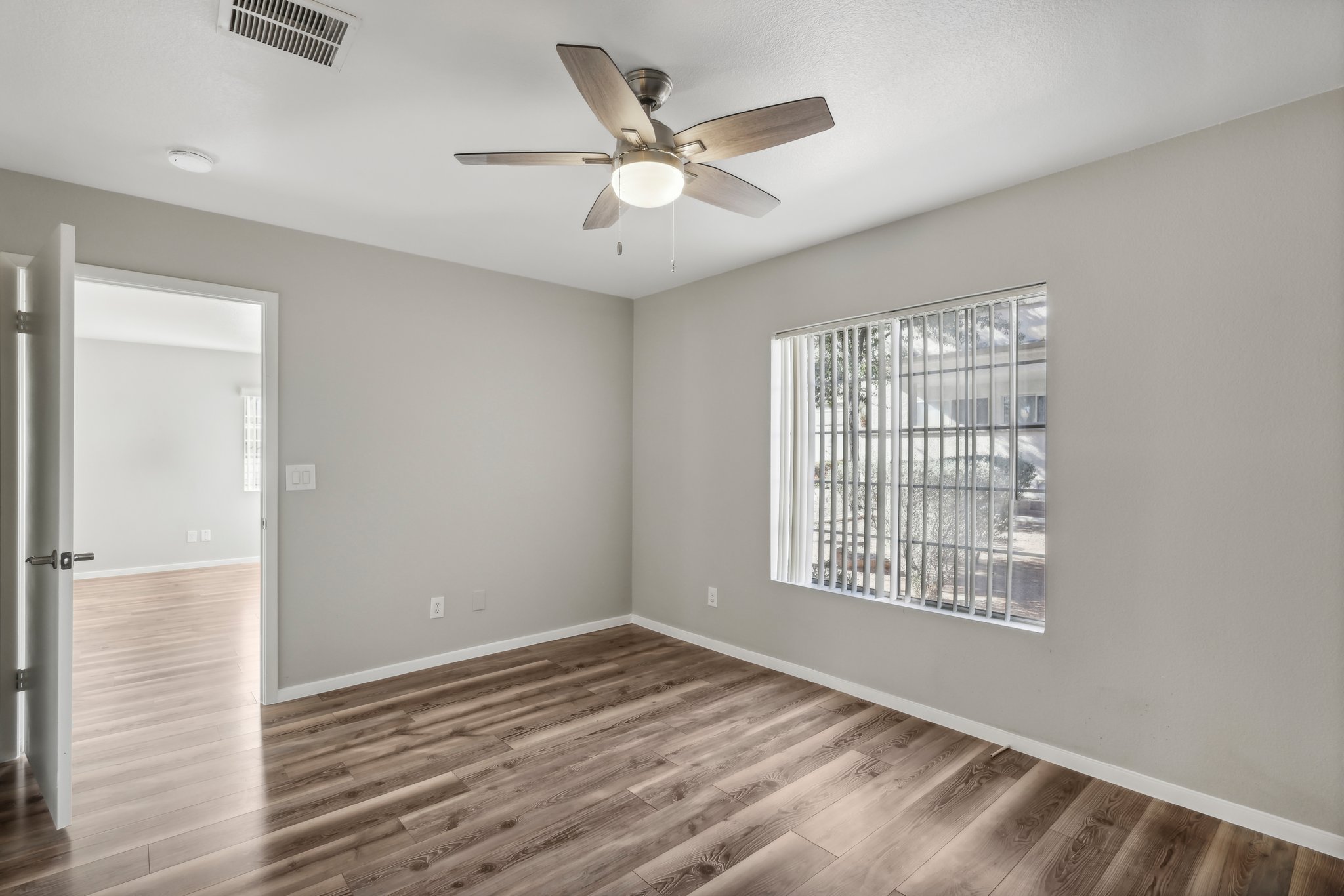 N Buffalo Dr 1133-019.jpg