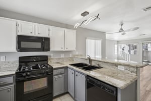 N Buffalo Dr 1133-007.jpg