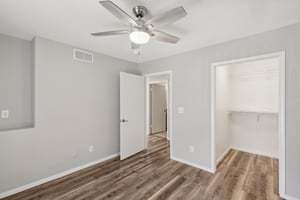 N Buffalo Dr 1133-020.jpg