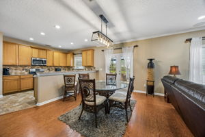 Kitchen/Breakfast Area