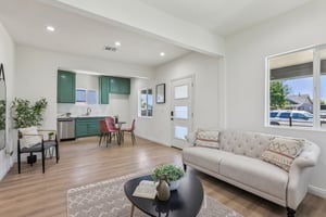 W 60th St-2104-011.jpg