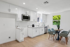 W 60th St-2104-013.jpg