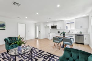 W 60th St-2104-015.jpg