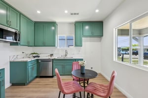 W 60th St-2104-016.jpg