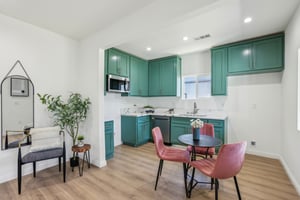 W 60th St-2104-017.jpg