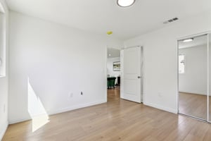 W 60th St-2104-020.jpg