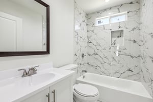 W 60th St-2104-023.jpg