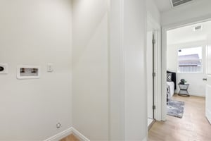 W 60th St-2104-024.jpg