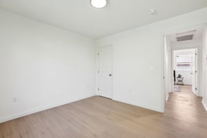 W 60th St-2104-026.jpg