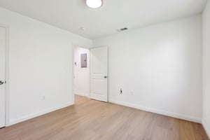 W 60th St-2104-027.jpg
