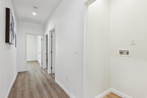 W 60th St-2104-034.jpg