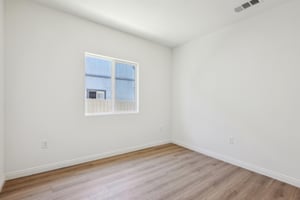 W 60th St-2104-035.jpg