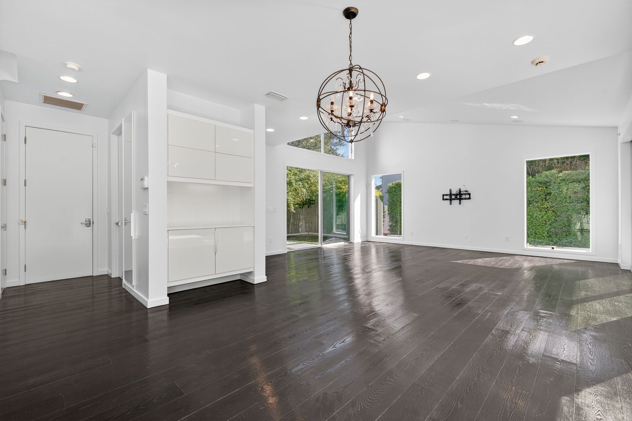 Interiors (8)
