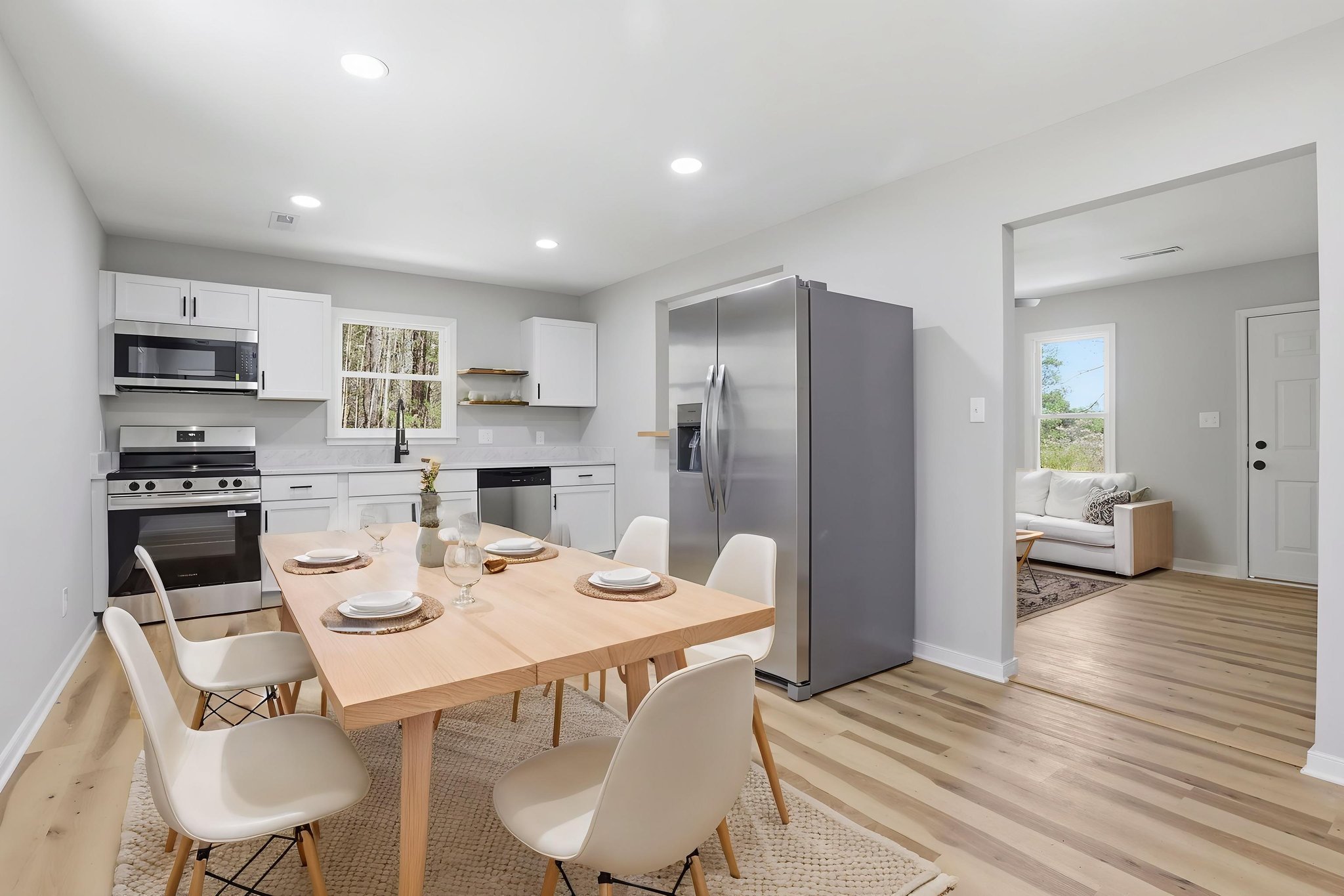 IMG_012 virtually staged.jpeg