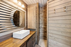 Primary Bathroom (2)