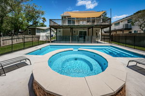 Hot Tub and Pool3