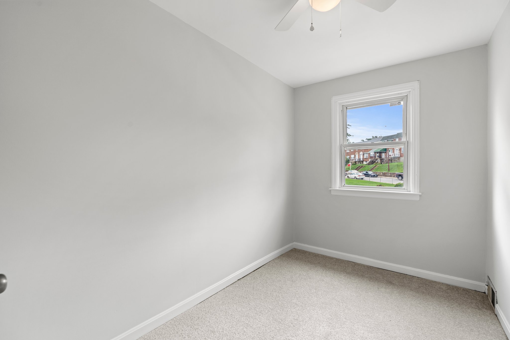 19. Upper bedroom.JPG