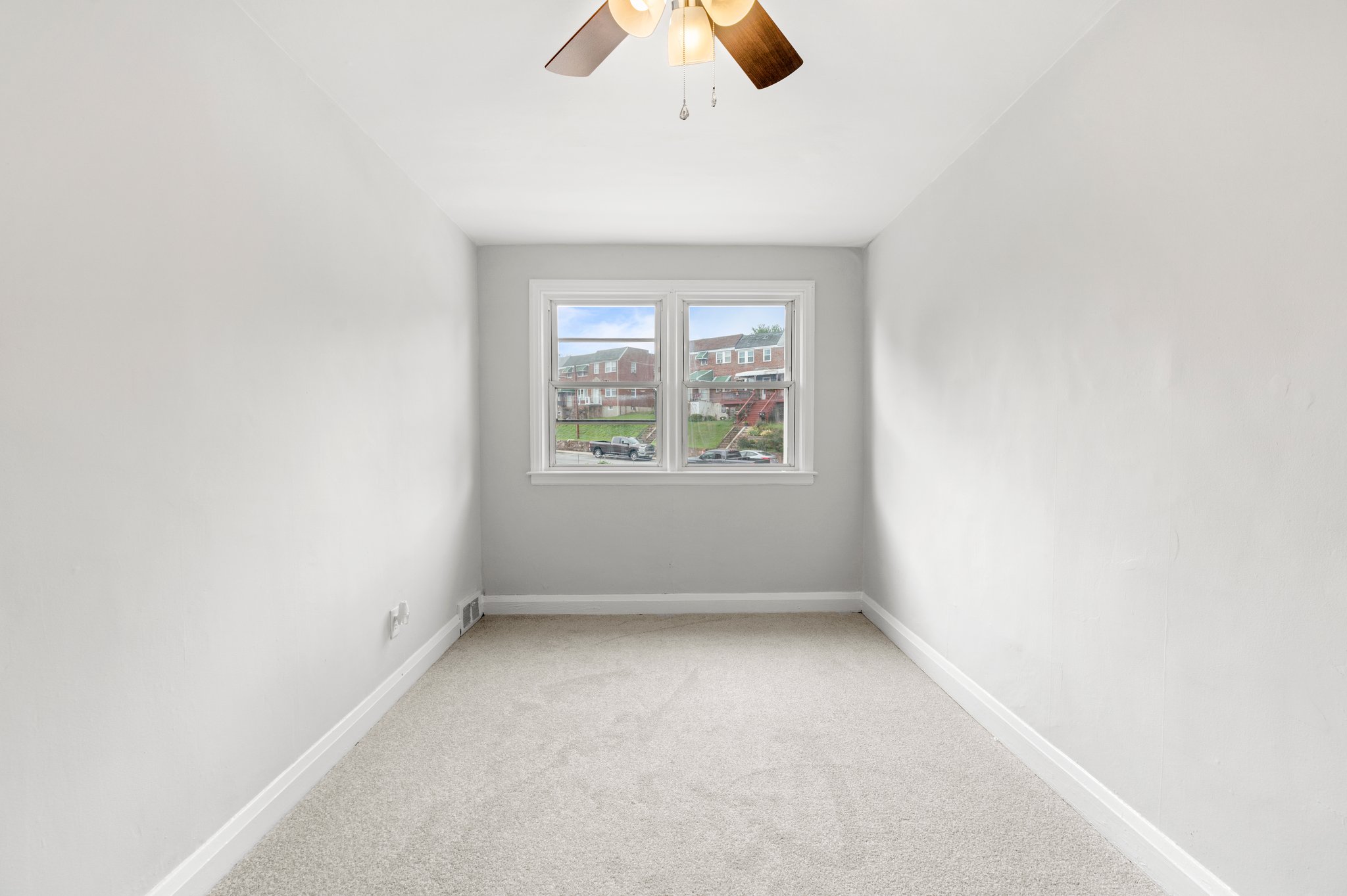 22. Upper bedroom.JPG