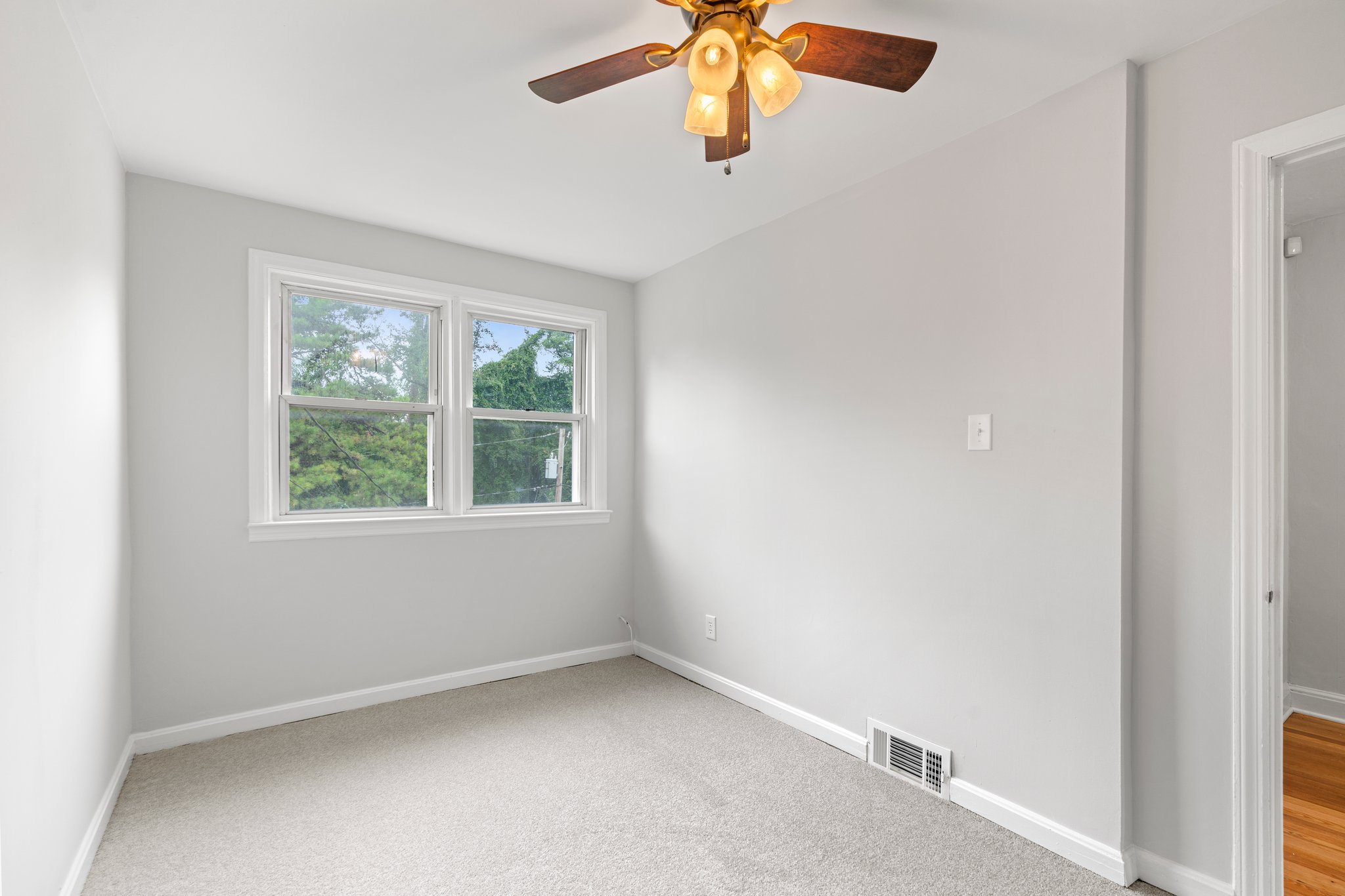 26. Upper bedroom.JPG