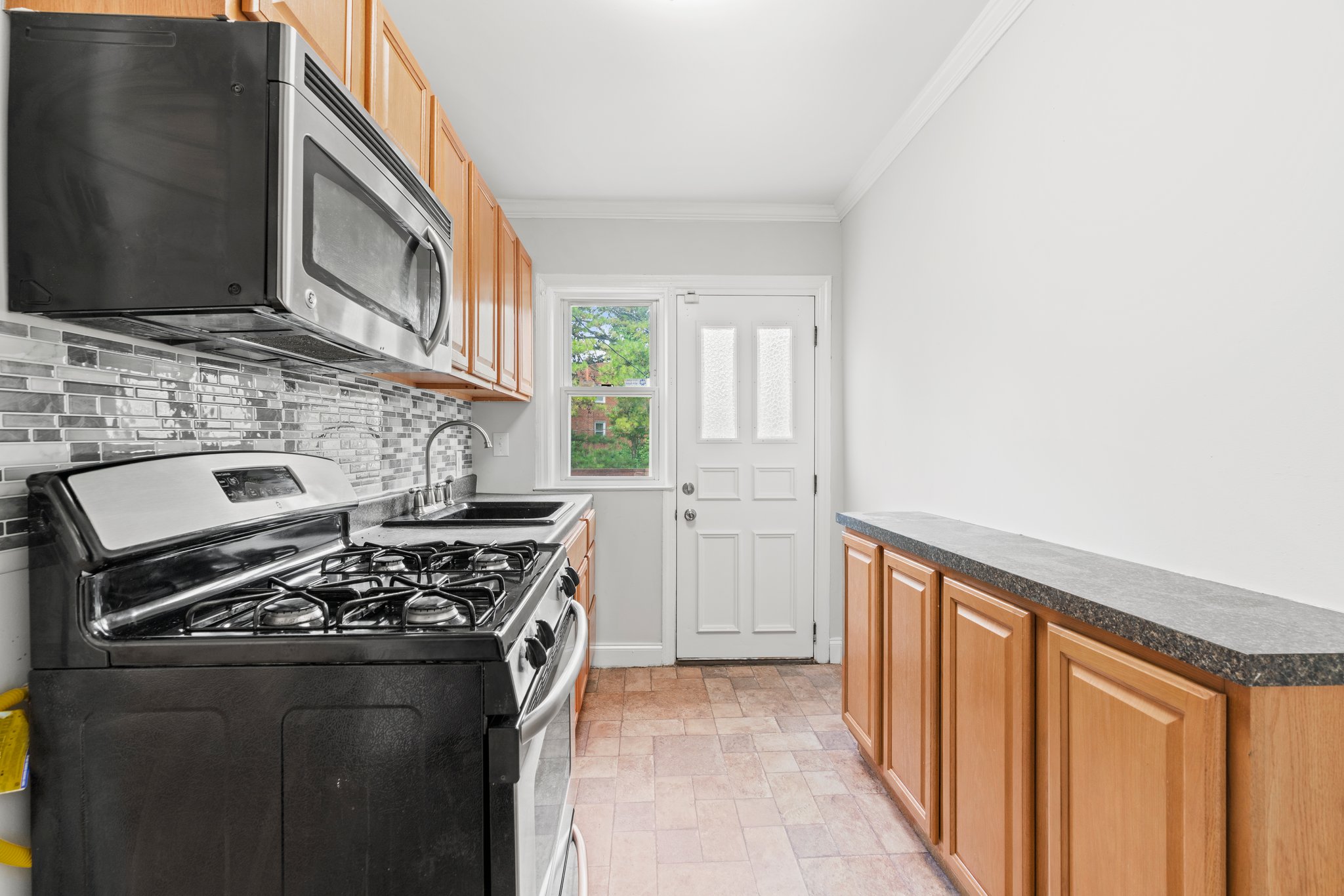 11. Kitchen.JPG