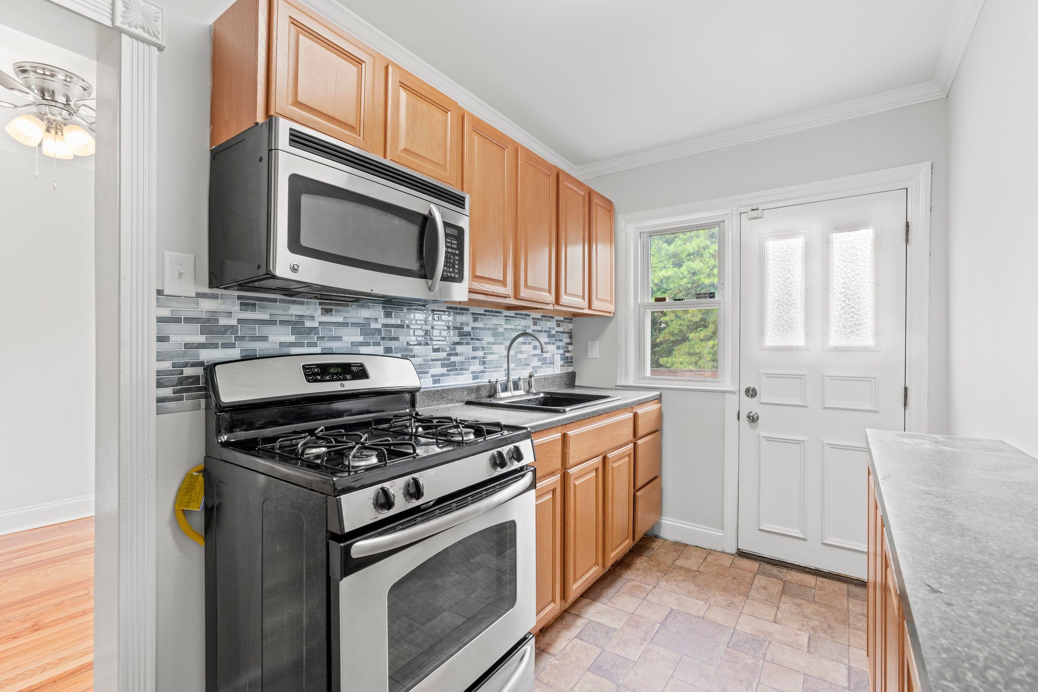 12. Kitchen.JPG