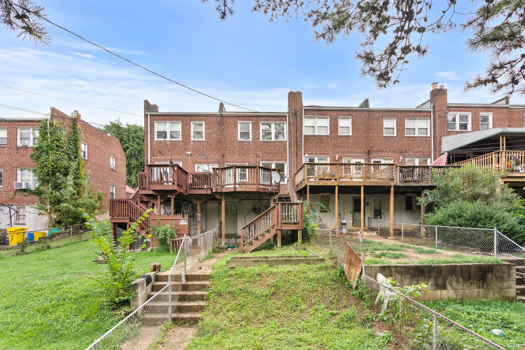 40. Back exterior.JPG