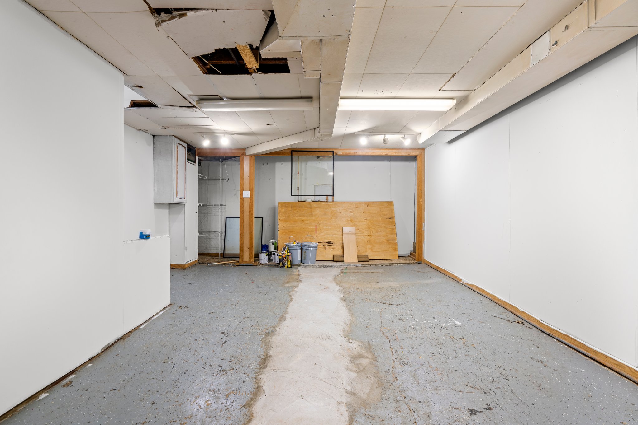 30. Family room.JPG