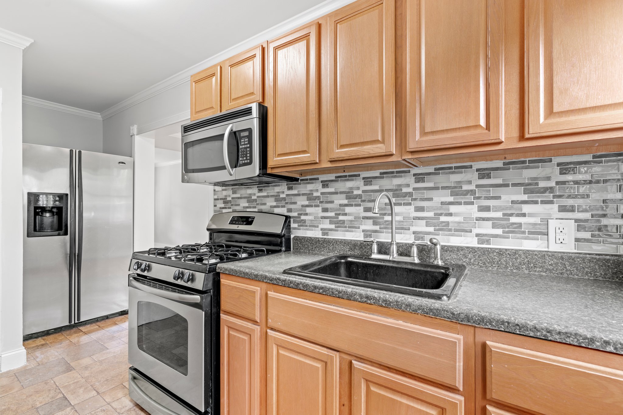 13. Kitchen.JPG