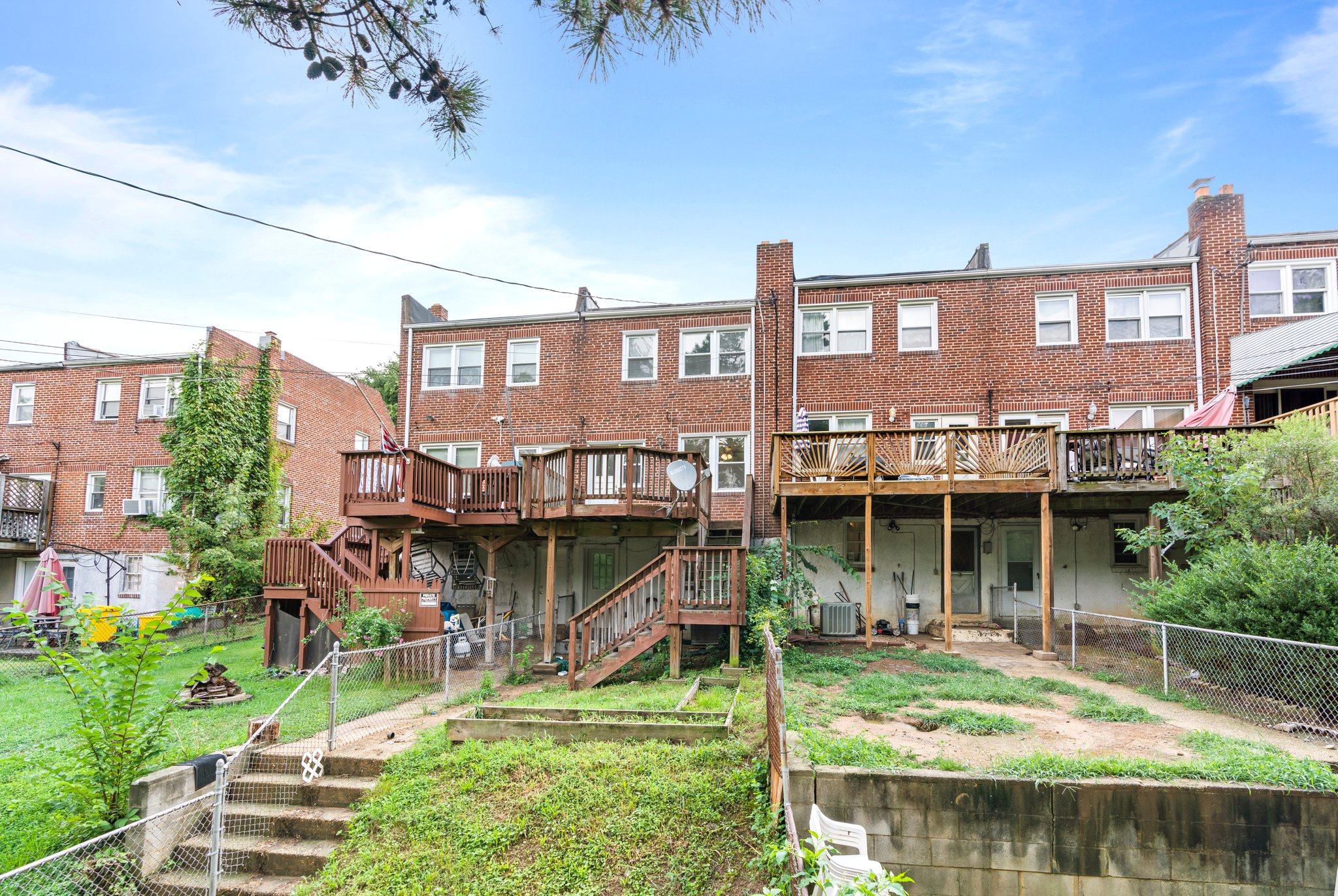 38. Back exterior.JPG