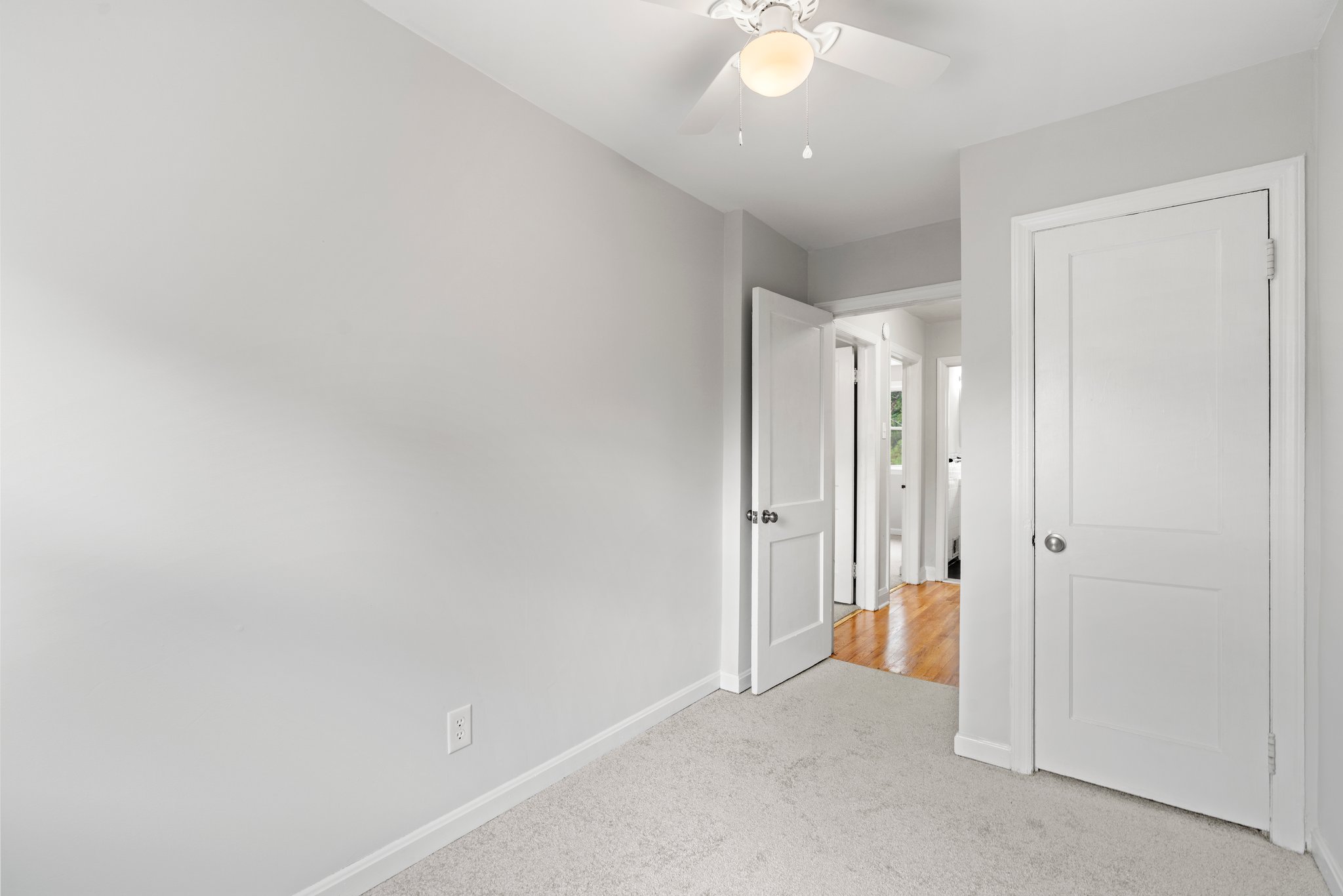 20. Upper bedroom.JPG