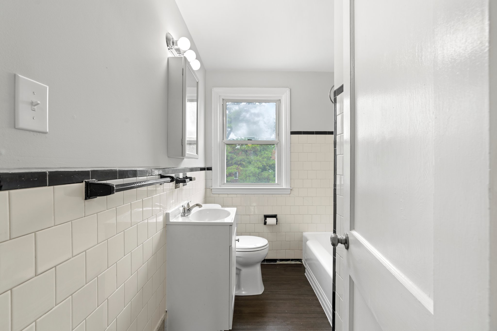 29. Upper bath.JPG