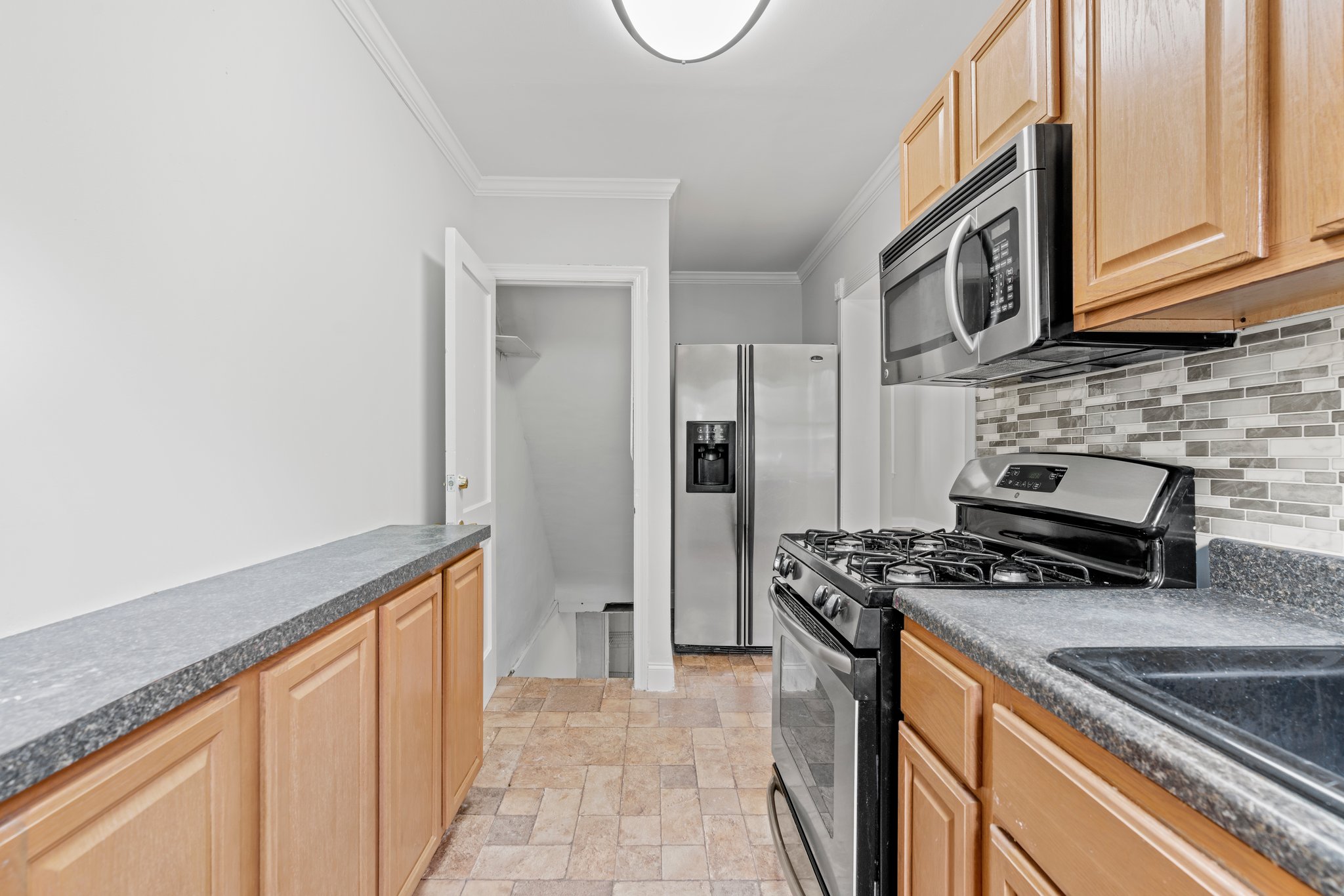 14. Kitchen.JPG