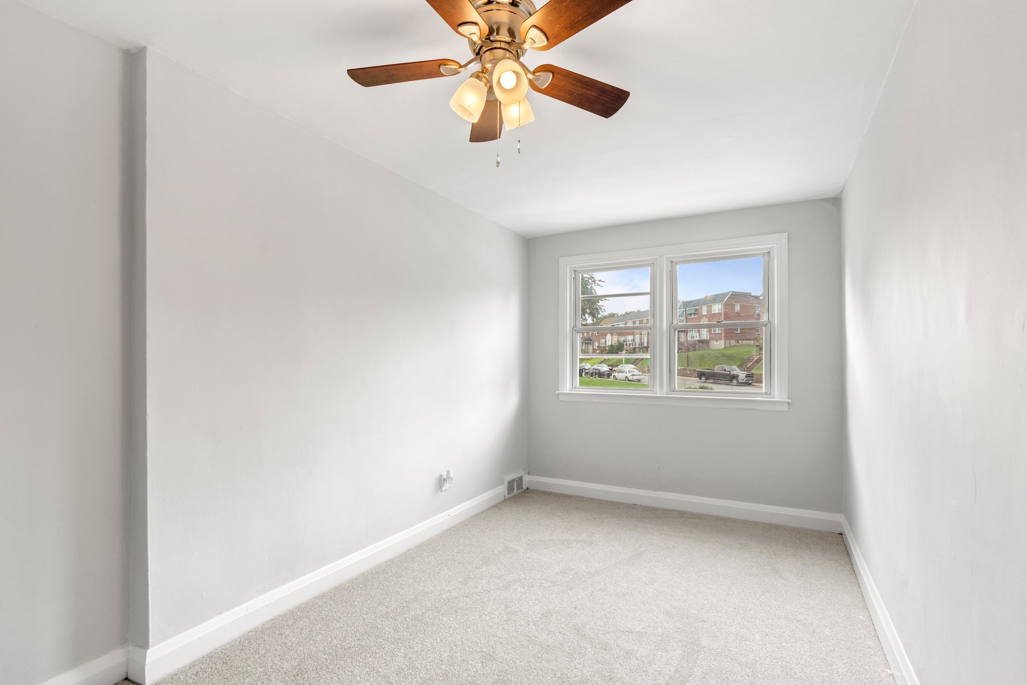 23. Upper bedroom.JPG