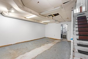 31. Family room.JPG
