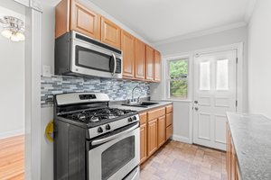 12. Kitchen.JPG