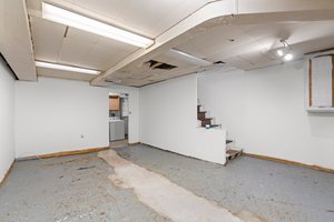 32. Family room.JPG
